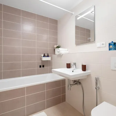 Three Bedroom Aparment With Terrace By Days Appartamento *