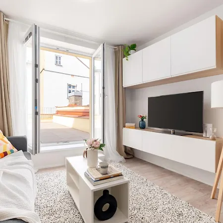 Three Bedroom Aparment With Terrace By Days Appartamento Praga