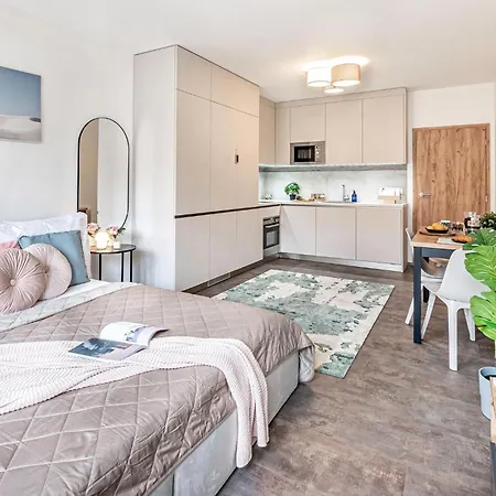 Three Bedroom Aparment With Terrace By Days Appartamento *