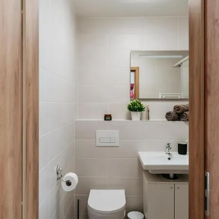 דירה Three Bedroom Aparment With Terrace By Days *