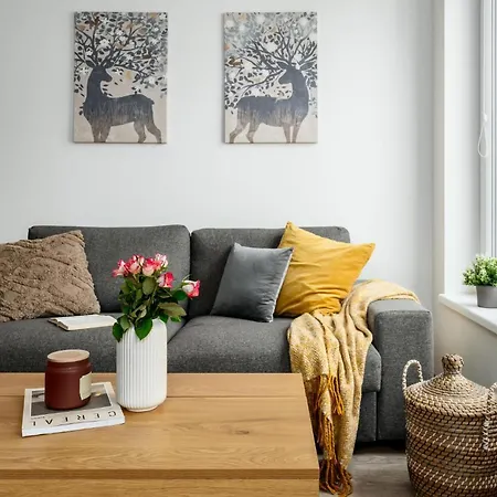 דירה Three Bedroom Aparment With Terrace By Days פראג